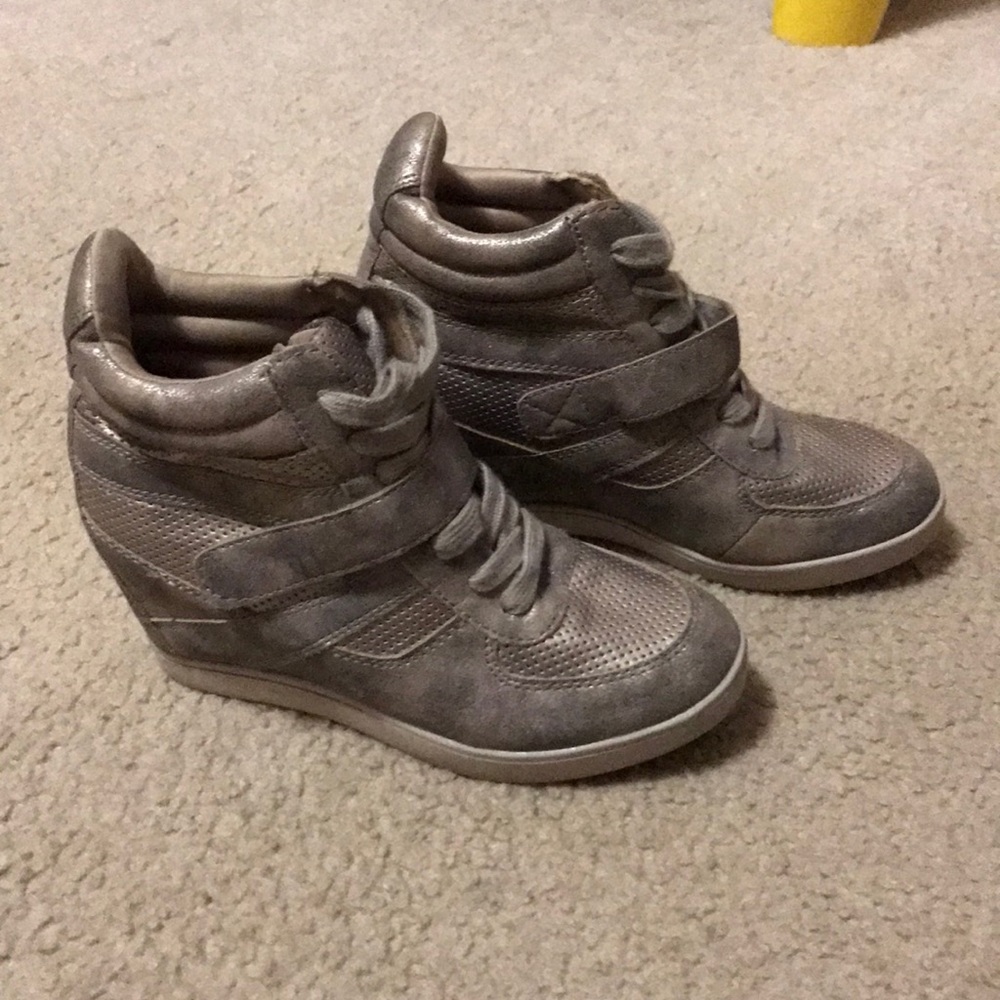 High heeled sneakers